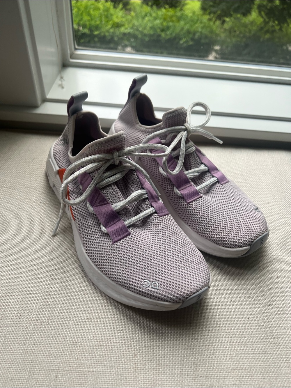 ON Cloud Cloudeasy Sneakers
Size 8/39
Color: Orchid/Lavendula - Picture 3 of 8